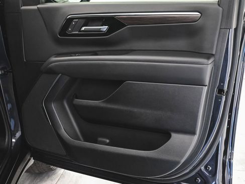 Used 2025 Chevrolet Tahoe Z71 AWD/4WD image 11