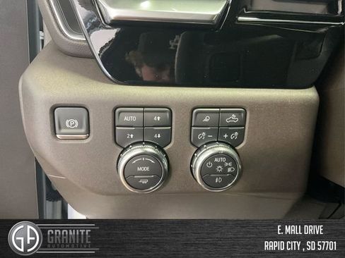 New 2025 GMC Sierra 3500 SLT AWD/4WD image 17