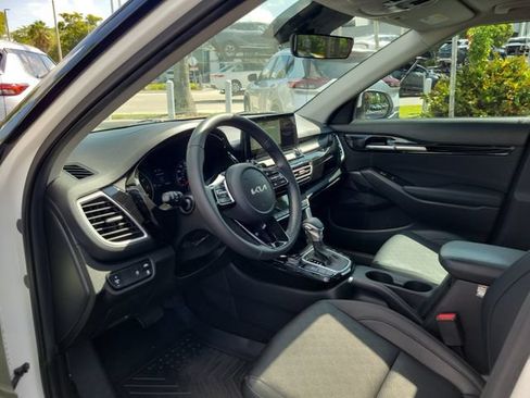 Used 2023 Kia Seltos EX AWD/4WD image 13