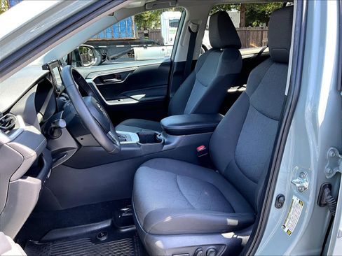 Used 2022 Toyota RAV4 XLE w/ Convenience Package FWD image 27