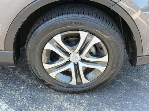 Used 2017 Toyota RAV4 LE AWD/4WD image 24