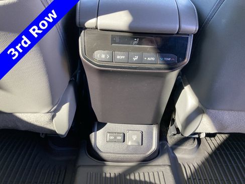 Used 2024 Toyota Highlander Limited image 40