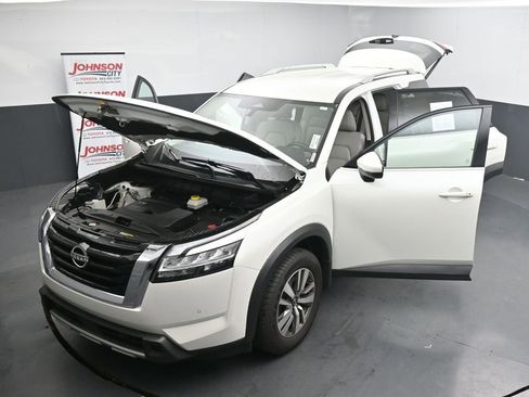 Used 2023 Nissan Pathfinder SL AWD/4WD image 26