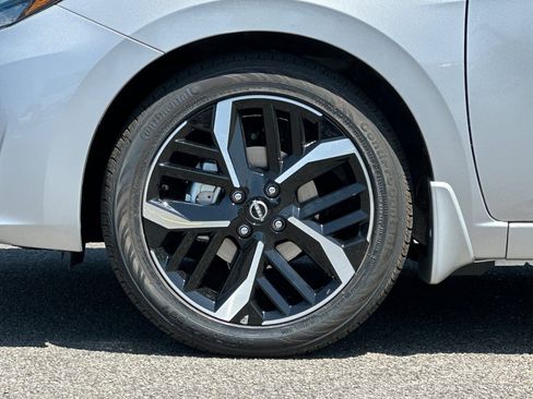 Used 2025 Nissan Versa SR w/ Trunk Package image 26