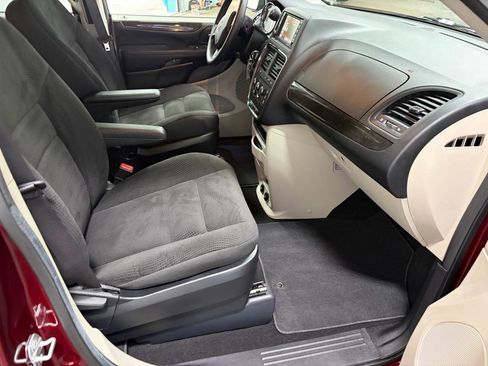 Used 2019 Dodge Grand Caravan SE FWD image 13