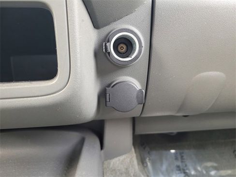 Used 2016 Nissan Frontier SV image 26