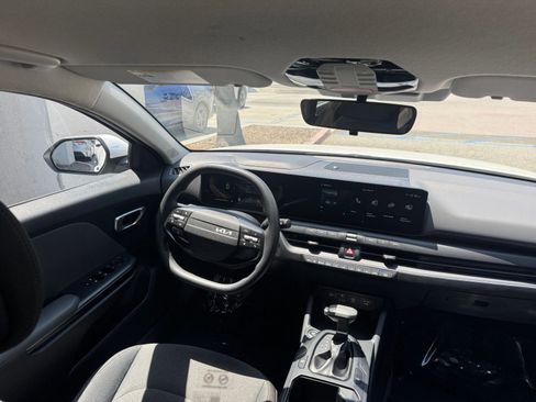 Used 2025 Kia K4 FWD image 34