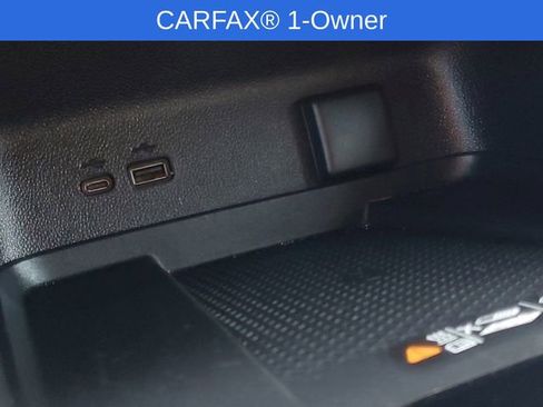 Used 2025 Chevrolet Traverse LT image 26