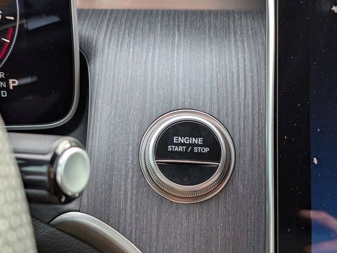 Used 2025 Mercedes-Benz GLC 350e 4MATIC image 17