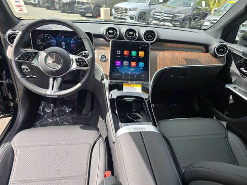 Used 2026 Mercedes-Benz GLC 300 4MATIC image 23