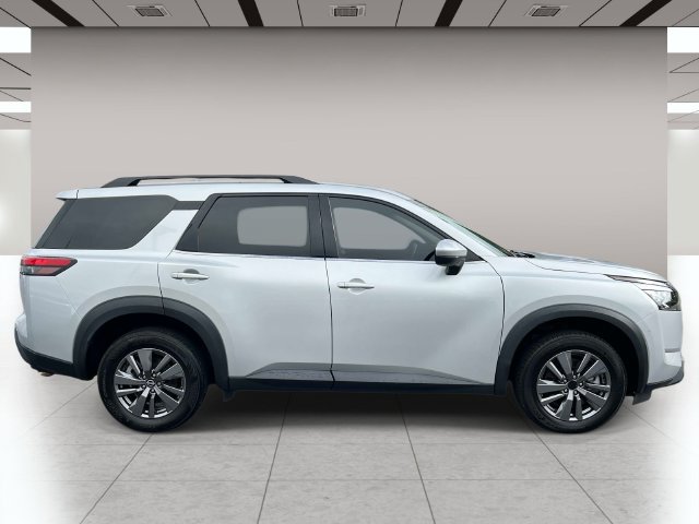 Used 2025 Nissan Pathfinder SV AWD/4WD image 2