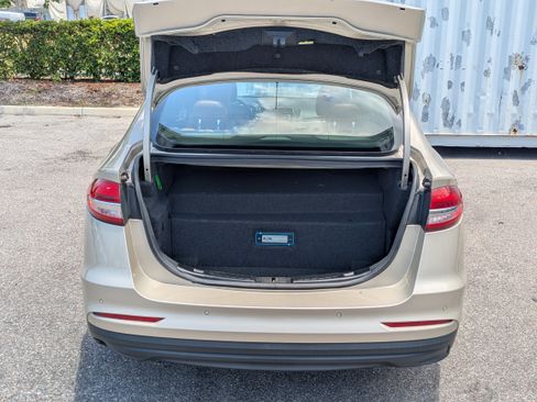 Used 2019 Ford Fusion Energi Titanium FWD image 13