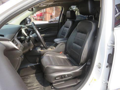 Used 2019 GMC Acadia Denali w/ Technology Package AWD/4WD image 10