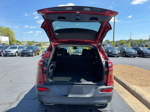 Used 2016 Jeep Cherokee Latitude FWD image 25