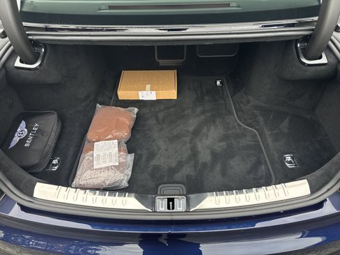 Used 2024 Bentley Flying Spur V8 image 31