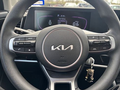 Used 2025 Kia Sportage LX image 27