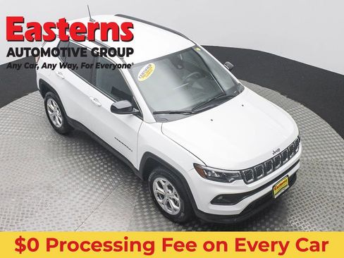 Used 2024 Jeep Compass Latitude AWD/4WD image 3