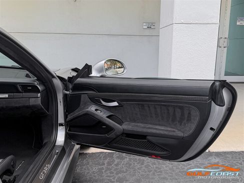 Used 2019 Porsche 911 GT3 RS w/ Weissach Package RWD image 37