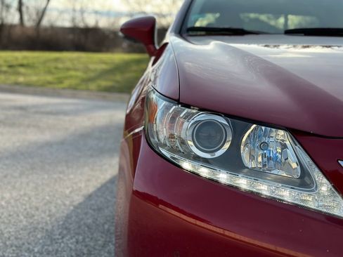 Used 2014 Lexus ES 300h w/ Luxury Package w/Bamboo Trim image 10