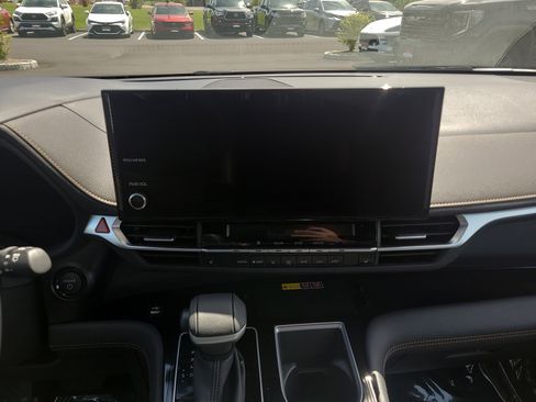 Certified 2025 Toyota Sienna XLE Woodland Edition AWD/4WD image 20