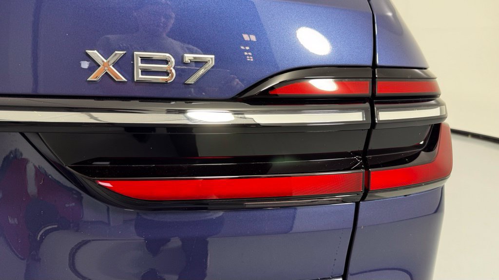 New 2026 BMW ALPINA XB7 AWD/4WD image 7
