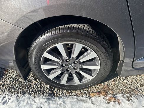 Used 2018 Toyota Sienna LE image 7