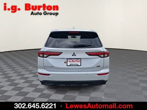 Used 2023 Mitsubishi Outlander SEL AWD/4WD image 5