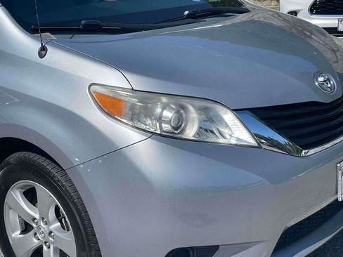 Used 2014 Toyota Sienna LE FWD image 11