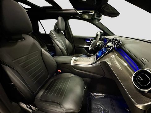 Used 2025 Mercedes-Benz GLC 300 4MATIC image 29