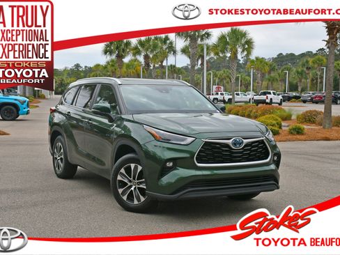 Used 2023 Toyota Highlander XLE image 1