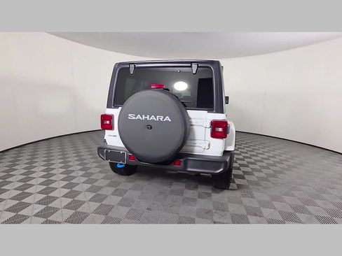 Used 2022 Jeep Wrangler Unlimited Sahara AWD/4WD image 41