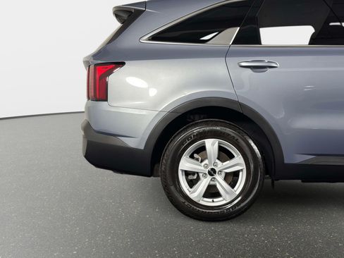 Used 2023 Kia Sorento LX FWD image 6