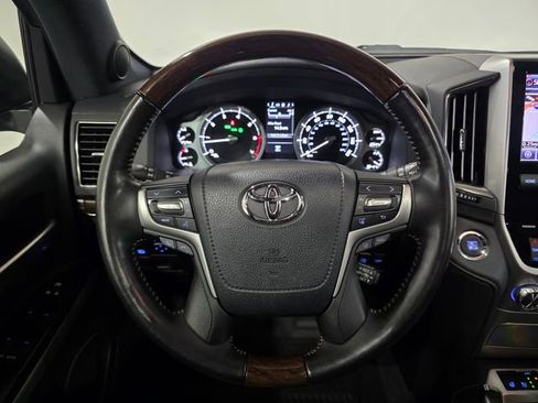 Used 2021 Toyota Land Cruiser Heritage Edition image 17