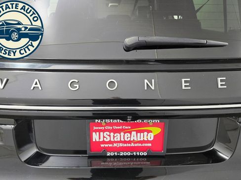 Used 2024 Jeep Wagoneer L Series II AWD/4WD image 36