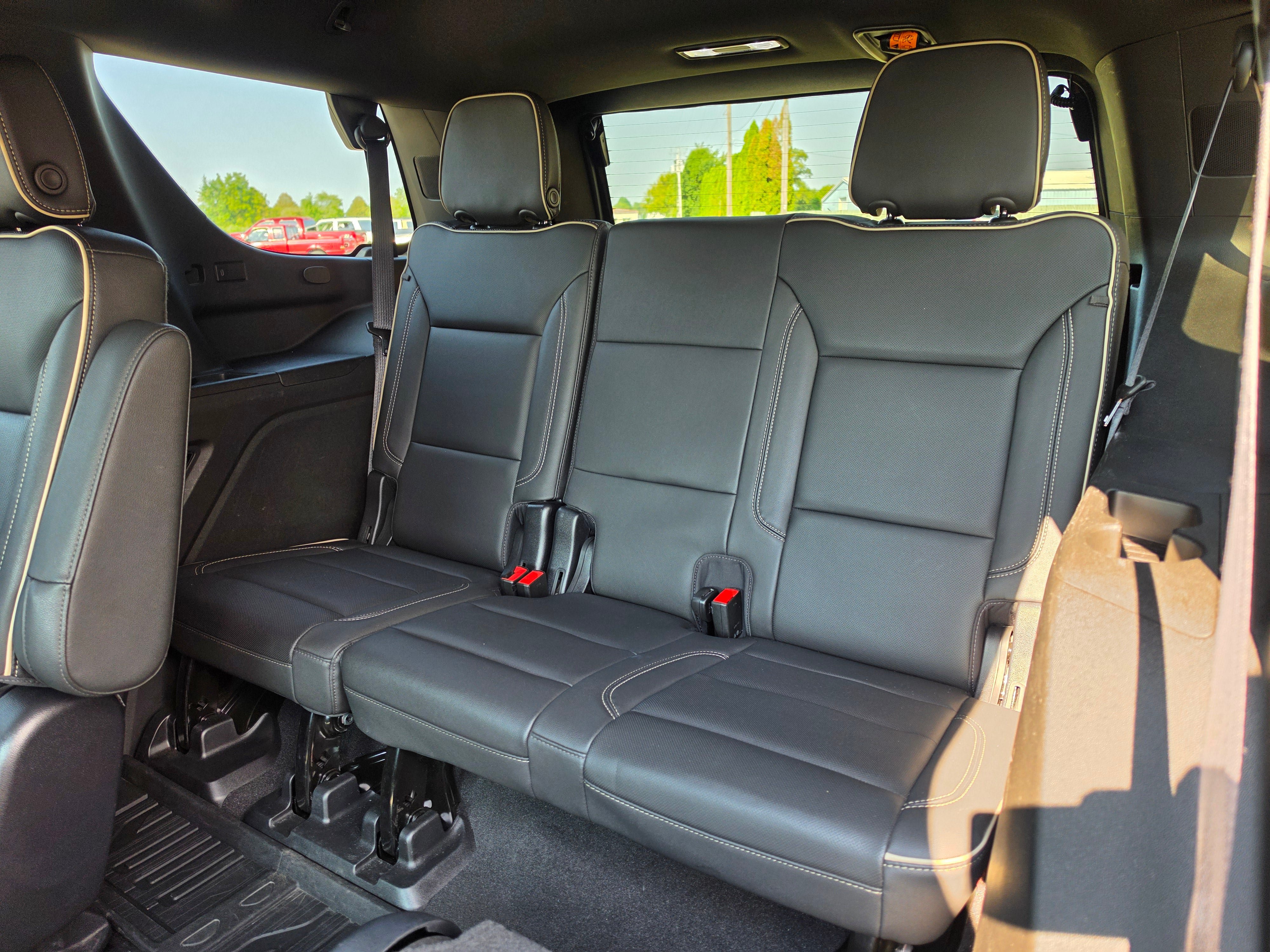 Used 2022 GMC Yukon SLT w/ SLT Luxury Package AWD/4WD image 14