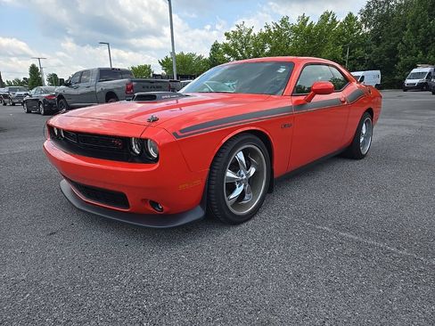 Used 2022 Dodge Challenger R/T Scat Pack w/ Shaker Package RWD image 3