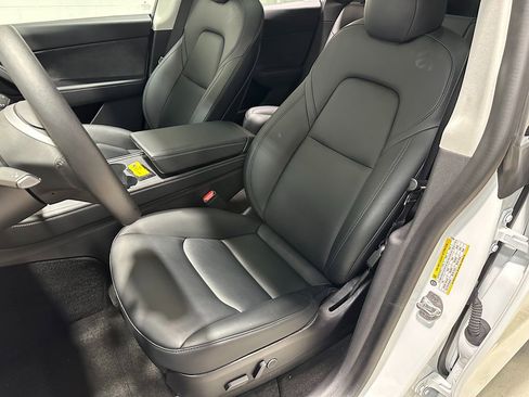 Used 2021 Tesla Model Y Long Range image 24