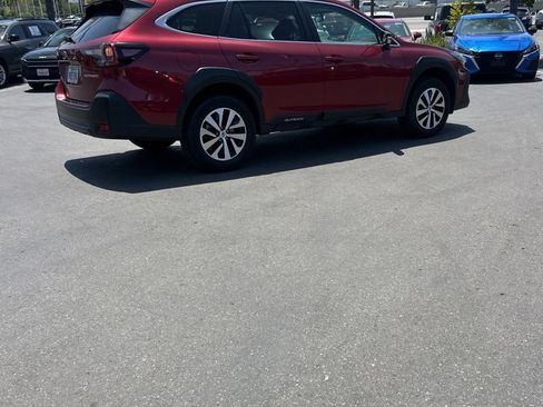 Used 2025 Subaru Outback Premium AWD/4WD image 6