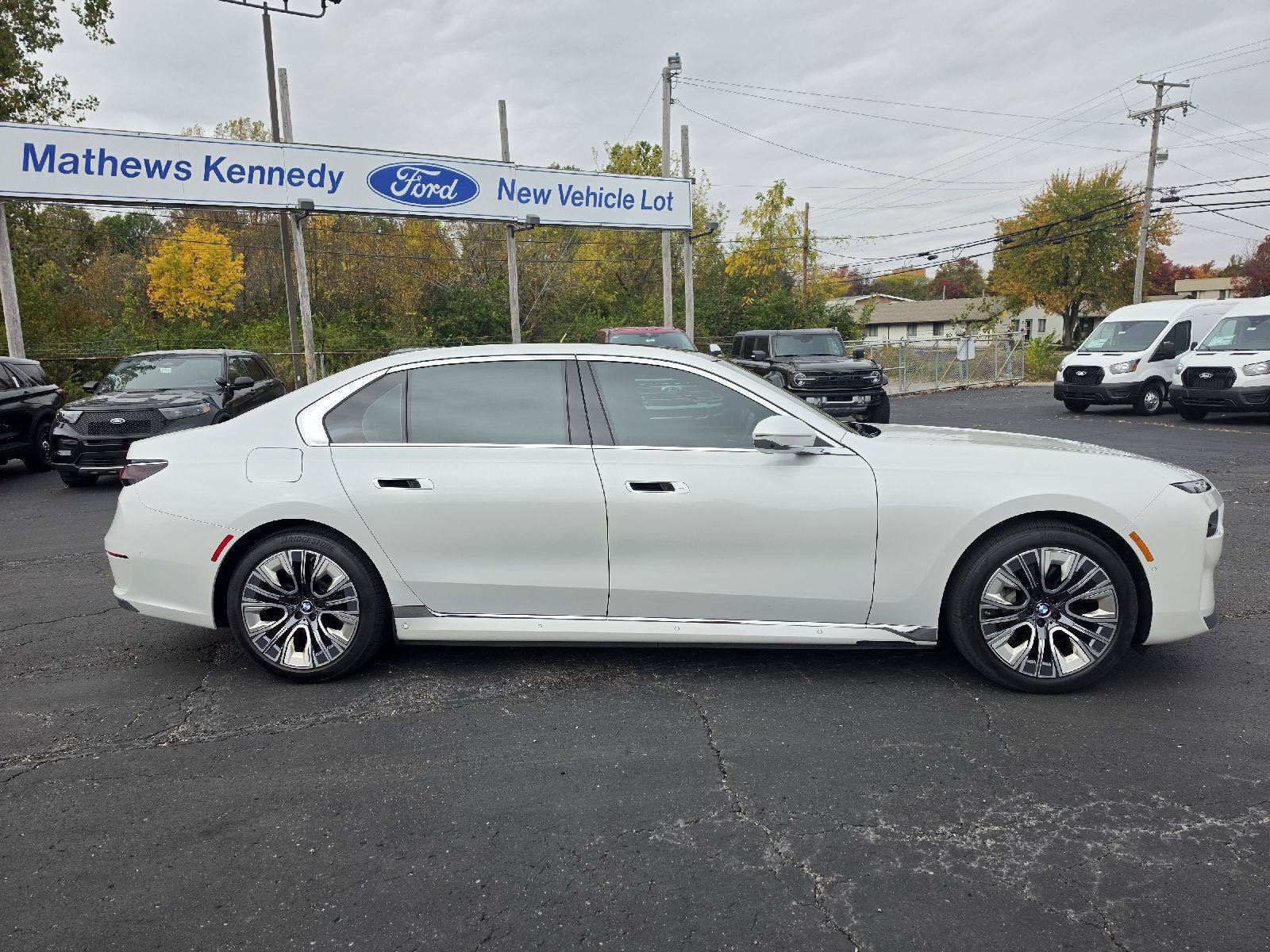 Used 2023 BMW i7 xDrive60 w/ Executive Package 2 AWD/4WD image 4