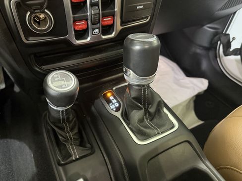 Used 2020 Jeep Gladiator Overland AWD/4WD image 21