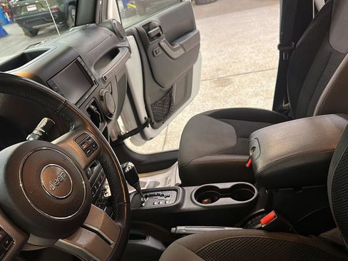 Used 2017 Jeep Wrangler Unlimited Sport image 22