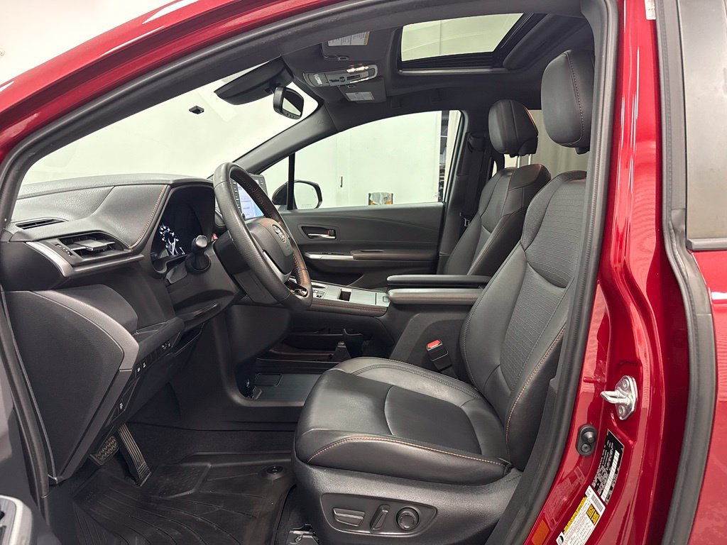 Used 2022 Toyota Sienna XSE w/ XSE Plus Package AWD/4WD image 13