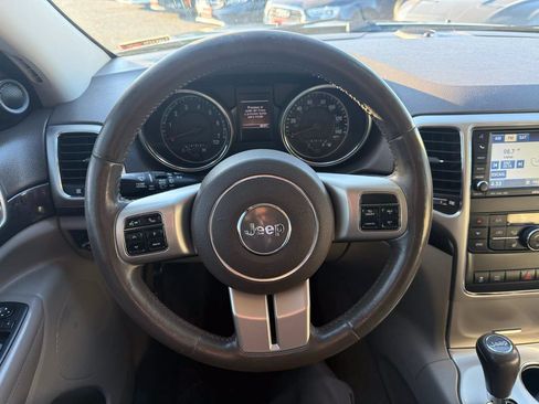 Used 2011 Jeep Grand Cherokee Laredo AWD/4WD image 7