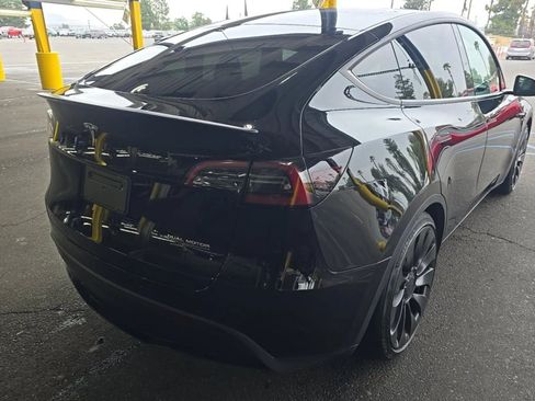 Used 2023 Tesla Model Y Performance AWD/4WD image 4