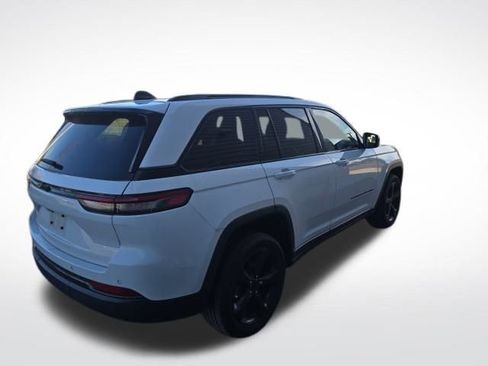 Used 2023 Jeep Grand Cherokee Altitude image 5