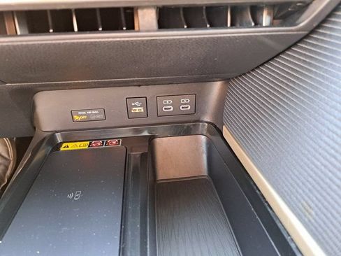 Used 2025 Toyota Camry SE w/ Convenience Package FWD image 19