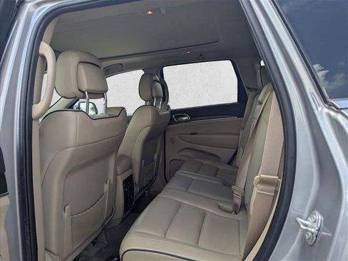 Used 2017 Jeep Grand Cherokee Overland w/ Jeep Active Safety Group RWD image 13