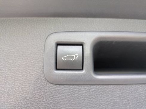 Used 2023 Toyota Highlander LE FWD image 14
