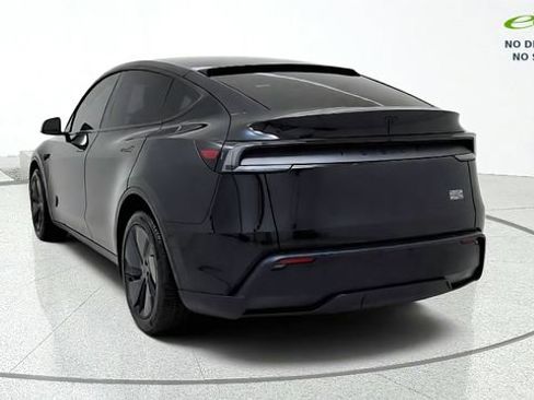 Used 2026 Tesla Model Y 2WD image 7