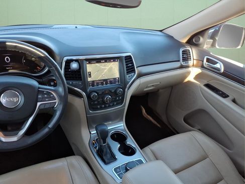 Used 2018 Jeep Grand Cherokee Limited w/ Trailer Tow Group IV image 9